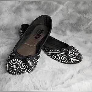 Coach and Four Black and White Swirl Ballet Flats Size 6 New